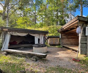 Vårdnäs-glamping-vindskydd-camping de lux4
